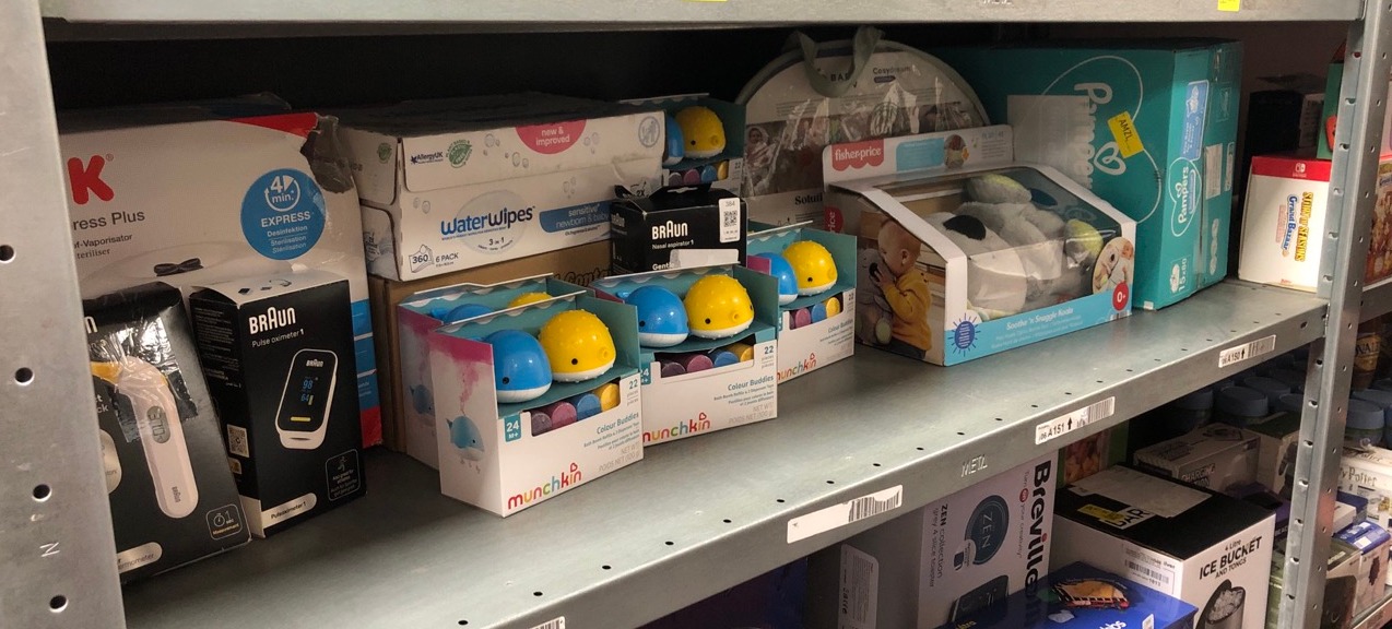 Lot 384  
            Edinburgh SR34 - Delivery Only 

                
QUANTITY OF BABY & TODDLER ITEMS TO INCLUDE MUNCHKIN COLOUR BUDDIES BABY BATH BOM...