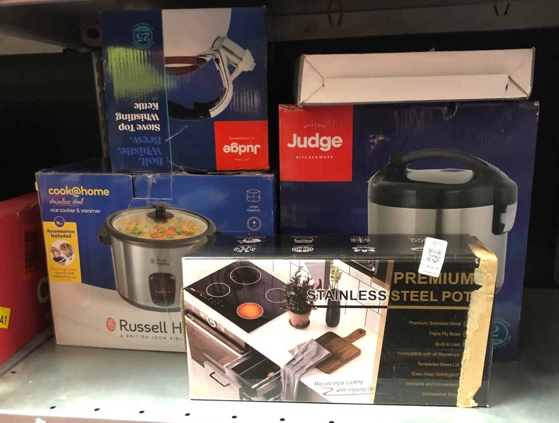 Lot 385  
            Edinburgh SR34 - Delivery Only 

                
QUANTITY OF KITCHEN & APPLIANCES ITEMS TO INCLUDE JUDGE 2.2L STOVETOP KETTLE - ST...