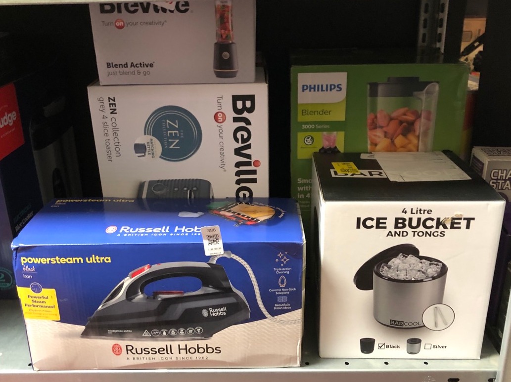 Lot 386  
            Edinburgh SR34 - Delivery Only 

                
QUANTITY OF KITCHEN & APPLIANCES ITEMS TO INCLUDE RUSSELL HOBBS STEAM IRON [3100W...