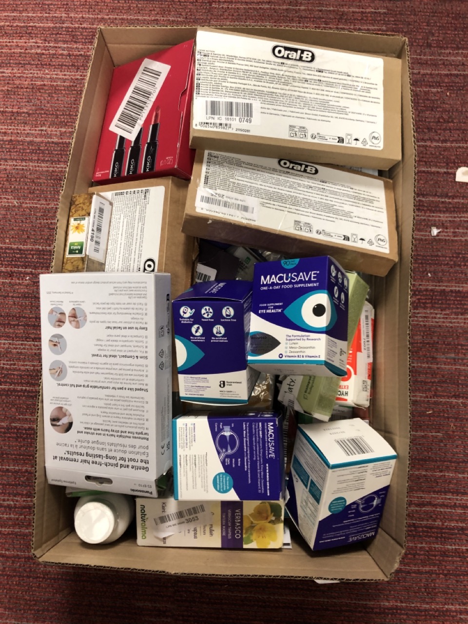 Lot 401  
            Edinburgh SR34 - Delivery Only 

                
QUANTITY OF HEALTH & BEAUTY ITEMS TO INCLUDE MACU-SAVE EYE HEALTH SUPPLEMENT* 90-...