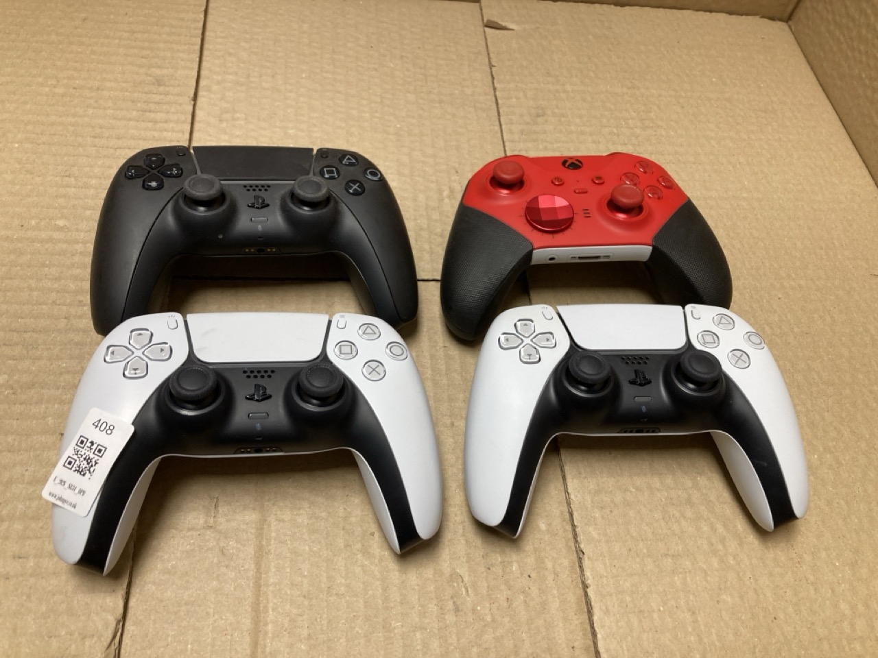Lot 408  
            Edinburgh SR34 - Delivery Only 

                
QUANTITY OF GAMING CONTROLLERS TO INCLUDE PS5 DUALSENSE CONTROLLER LOCATION - E