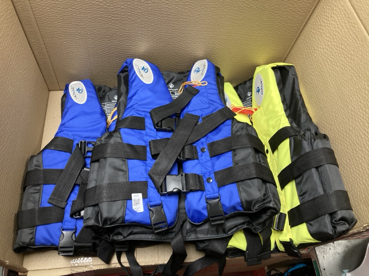 Lot 409  
            Edinburgh SR34 - Delivery Only 

                
QUANTITY OF KIDS LIFE JACKETS: LOCATION - E