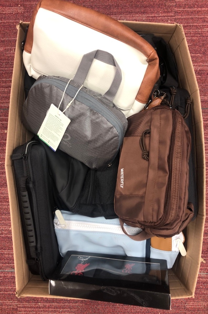 Lot 413  
            Edinburgh SR34 - Delivery Only 

                
QUANTITY OF CLOTHING & APPAREL TO INCLUDE BROWN WATERFLY WAIST BAG: LOCATION - E