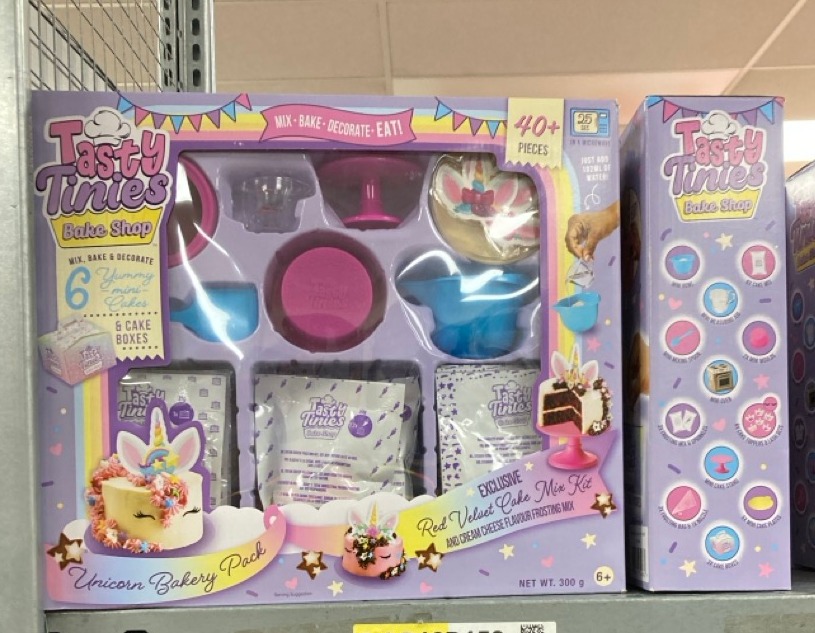 Lot 415  
            Edinburgh SR34 - Delivery Only 

                
6 X TASTY TINIES BAKE SHOP CAKE MIX - UNICORN PARTY PACK | INCLUDES 40+ PIECES FO...