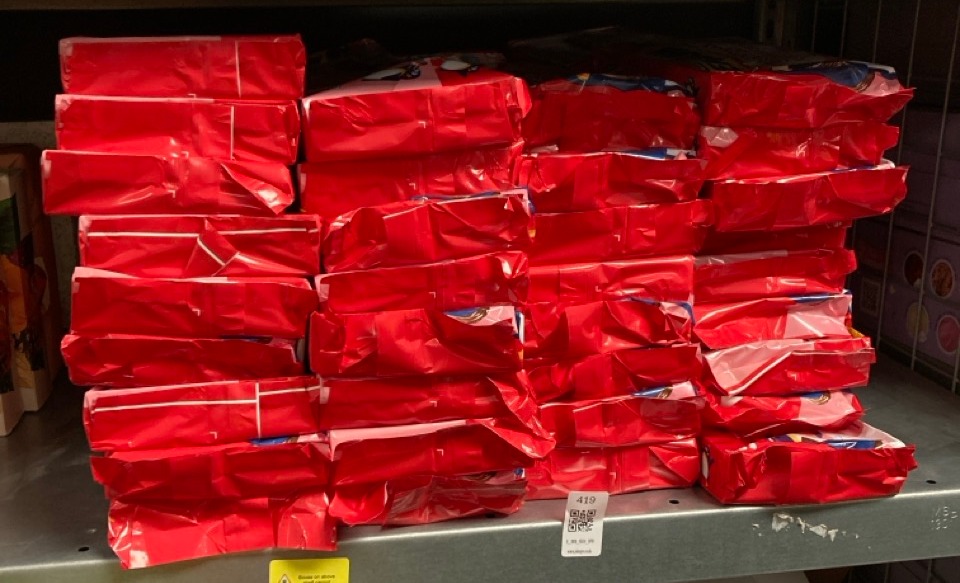 Lot 419  
            Edinburgh SR34 - Delivery Only 

                
QUANTITY OF MCVITIE'S PENGUIN MILKSHAKE CAKE BARS, 5 STRAWBERRY FLAVOUR SNACKS, 1...