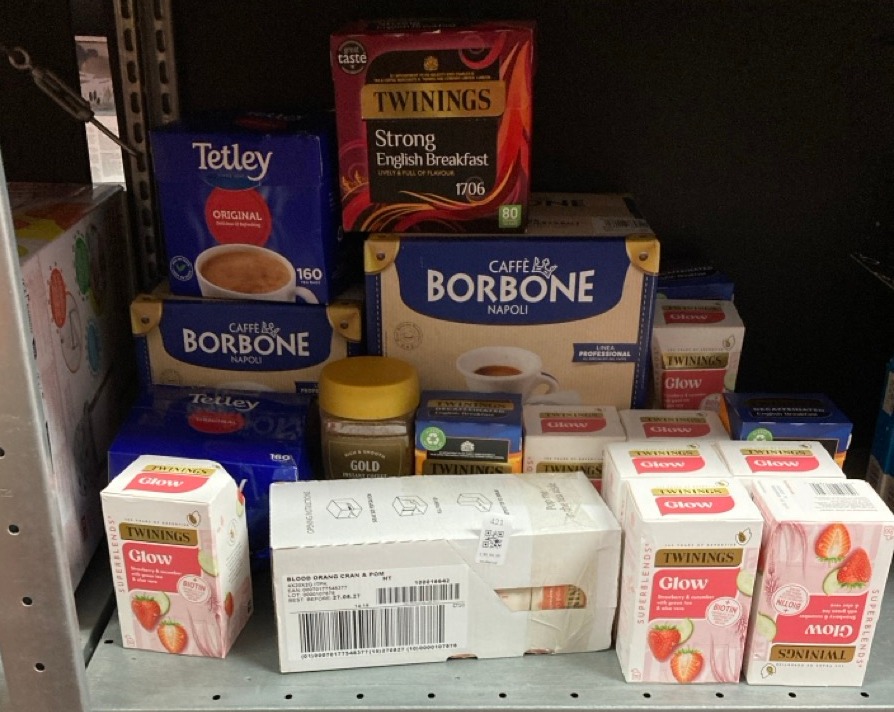 Lot 421  
            Edinburgh SR34 - Delivery Only 

                
QUANTITY OF FOOD & DRINK ITEMS TO INCLUDE TWININGS BLOOD ORANGE, CRANBERRY & POME...