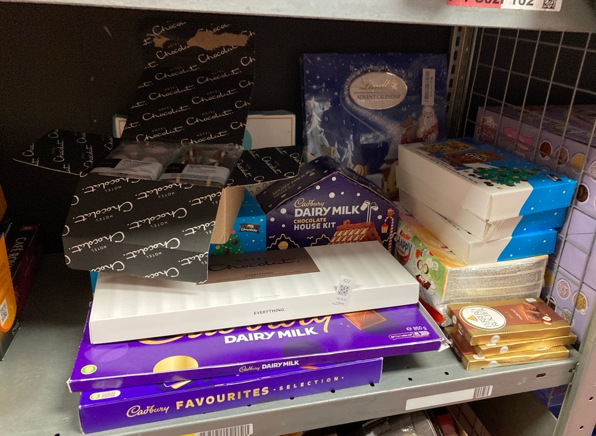 Lot 422  
            Edinburgh SR34 - Delivery Only 

                
QUANTITY OF FOOD & DRINK ITEMS TO INCLUDE MUMMY MEEGZ - VEGAN SELECTION BOX - VEG...