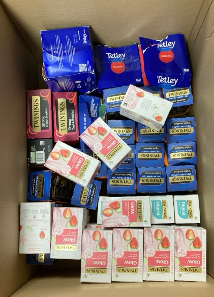 Lot 423  
            Edinburgh SR34 - Delivery Only 

                
QUANTITY OF FOOD & DRINK ITEMS TO INCLUDE TWININGS SUPERBLENDS GLOW 20 SINGLE TEA...
