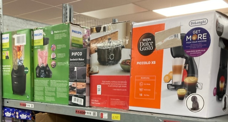 Lot 436  
            Edinburgh SR34 - Delivery Only 

                
QUANTITY OF KITCHEN & APPLIANCES ITEMS TO INCLUDE PIFCO 750W NON-STICK SANDWICH M...