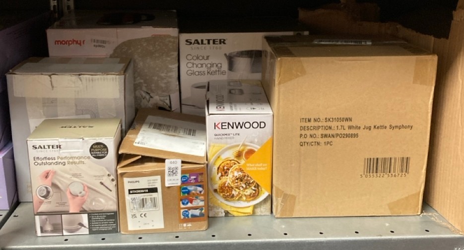 Lot 440  
            Edinburgh SR34 - Delivery Only 

                
QUANTITY OF KITCHEN & APPLIANCES ITEMS TO INCLUDE SALTER SAL01034 CORDLESS LINT R...