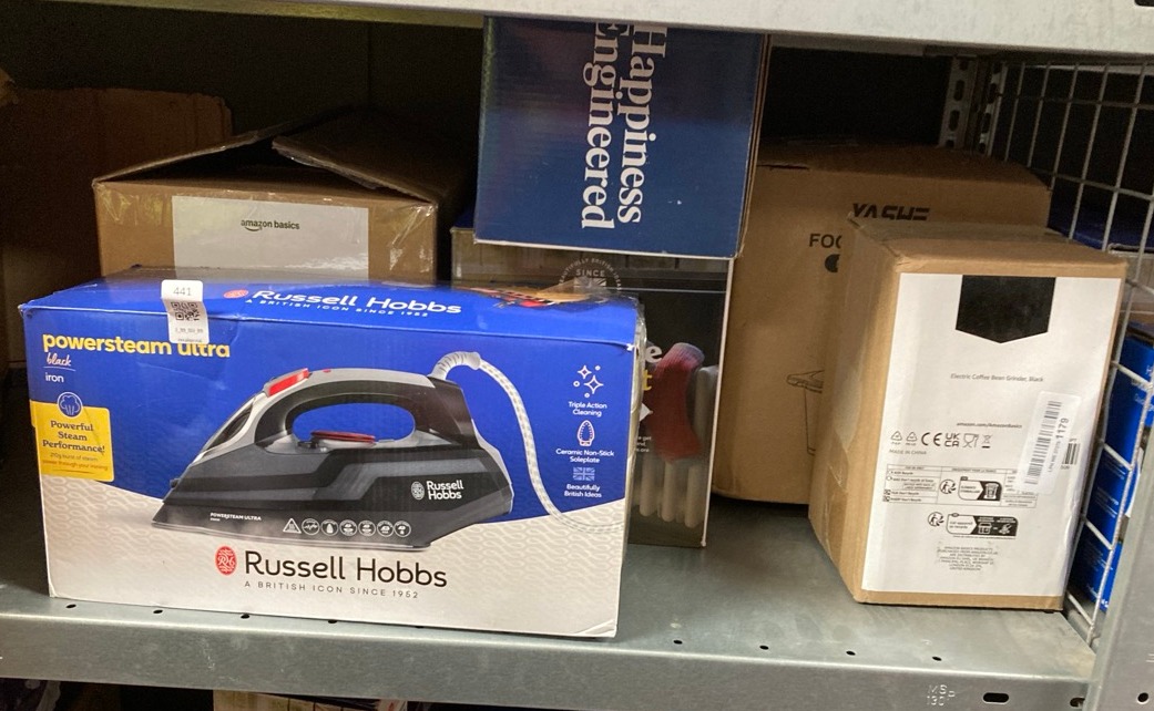 Lot 441  
            Edinburgh SR34 - Delivery Only 

                
QUANTITY OF  ITEMS TO INCLUDE RUSSELL HOBBS STEAM IRON [3100W, 210 G/MIN EXTRA ST...