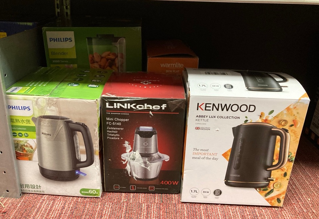 Lot 444  
            Edinburgh SR34 - Delivery Only 

                
QUANTITY OF KITCHEN & APPLIANCES ITEMS TO INCLUDE KENWOOD ABBEY LUX WATER KETTLE,...
