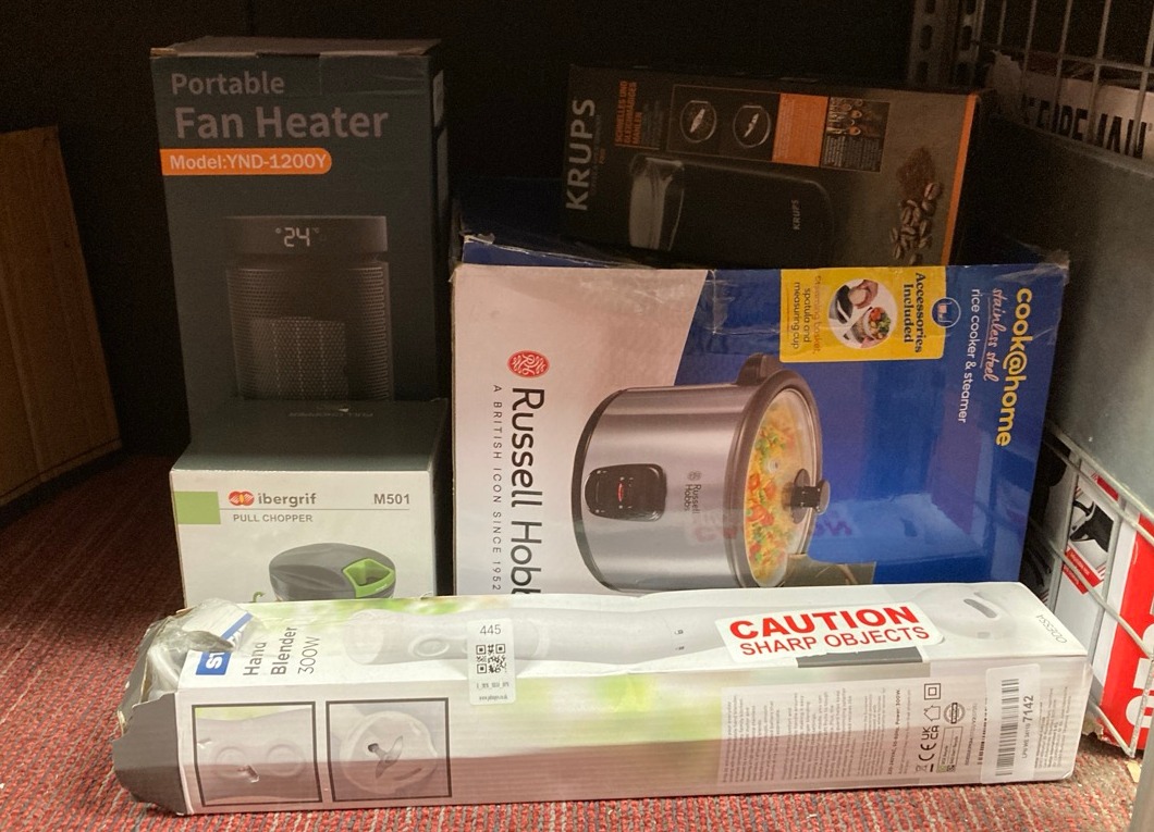 Lot 445  
            Edinburgh SR34 - Delivery Only 

                
QUANTITY OF KITCHEN & APPLIANCES ITEMS TO INCLUDE IBERGRIF M501 MANUAL FOOD CHOPP...