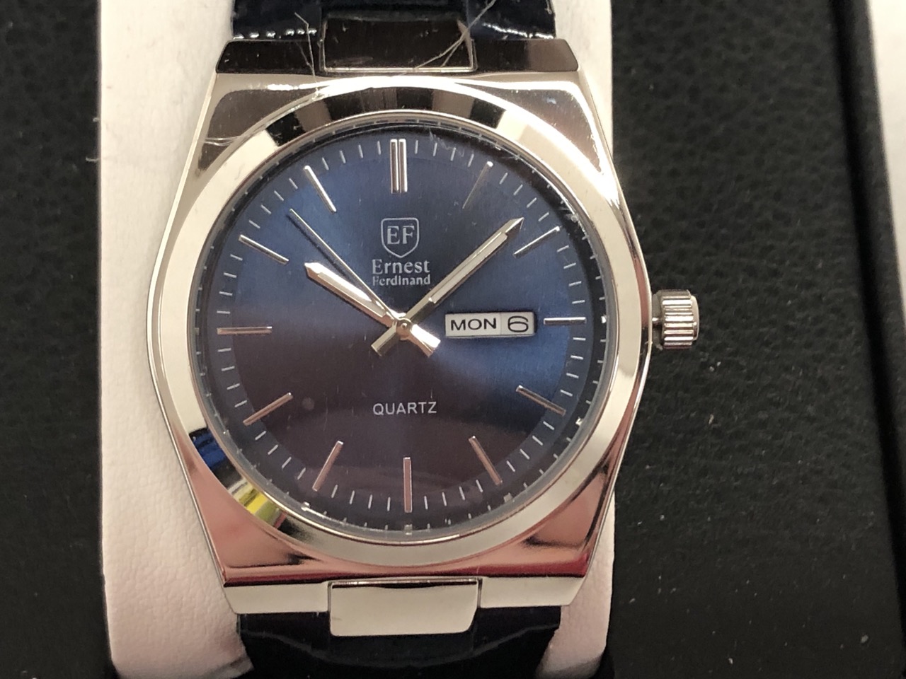 Lot 44  
            Edinburgh SR34 - Delivery Only 

                
MENS ERNEST FERDINAND WATCH - DAY DATE CALENDAR DIAL - LEATHER STRAP - 3ATM WATER...