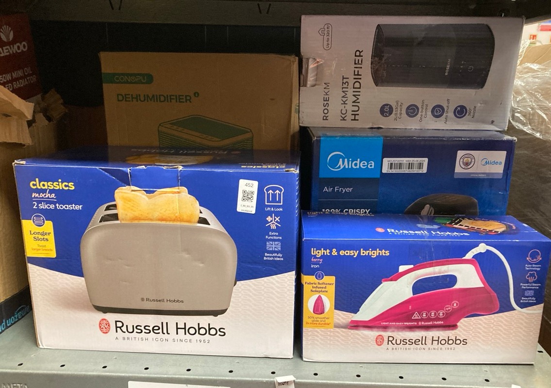 Lot 452  
            Edinburgh SR34 - Delivery Only 

                
QUANTITY OF KITCHEN & APPLIANCES ITEMS TO INCLUDE RUSSELL HOBBS 2 SLICE TOASTER, ...