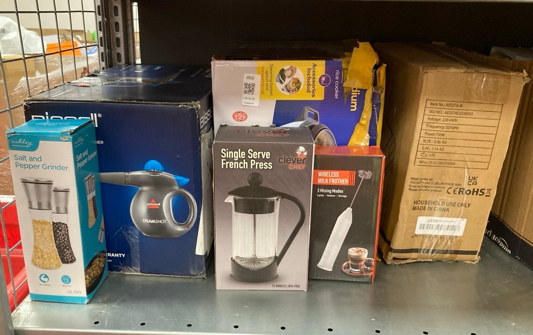 Lot 460  
            Edinburgh SR34 - Delivery Only 

                
QUANTITY OF KITCHEN & APPLIANCES ITEMS TO INCLUDE CLEVER CHEF FRENCH PRESS SINGLE...