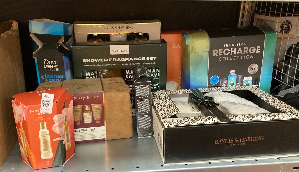 Lot 461  
            Edinburgh SR34 - Delivery Only 

                
QUANTITY OF HEALTH & BEAUTY TO INCLUDE BAYLIS & HARDING GIFT SET: LOCATION - F