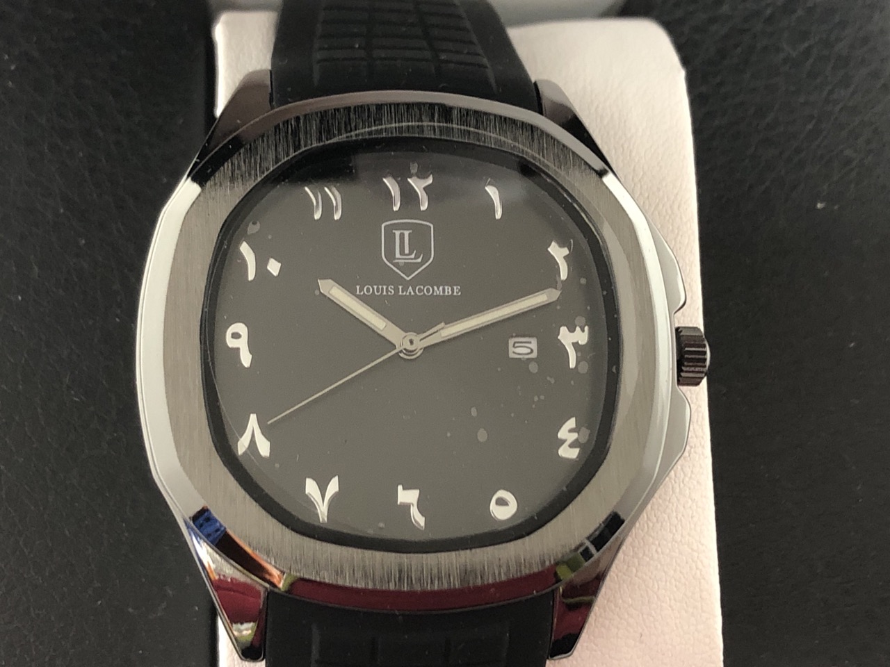 Lot 46  
            Edinburgh SR34 - Delivery Only 

                
MENS LOUIS LACOMBE WATCH - DATE FUNCTION - 3ATM WATER RESISTANT : LOCATION - TOP 50