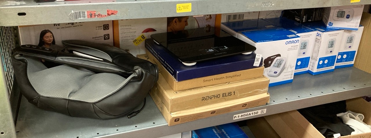 Lot 475  
            Edinburgh SR34 - Delivery Only 

                
QUANTITY OF HEALTH & BEAUTY ITEMS TO INCLUDE OMRON X3 COMFORT AUTOMATIC UPPER ARM...