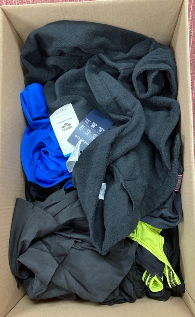 Lot 477  
            Edinburgh SR34 - Delivery Only 

                
QUANTITY OF WOMENS CLOTHING TO INCLUDE SYDNEY ECO BLUE SPORTS TOP UK 36: LOCATION...