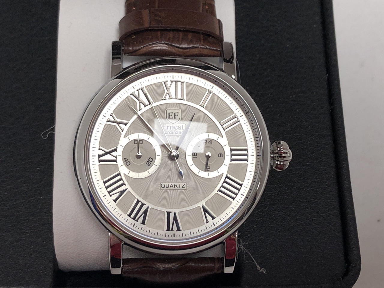 Lot 47  
            Edinburgh SR34 - Delivery Only 

                
MENS ERNEST FERDINAND WATCH - FUNCTIONING SUBDIALS - LEATHER STRAP - GLASS EXHIBI...