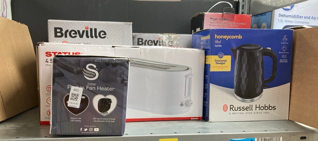 Lot 481  
            Edinburgh SR34 - Delivery Only 

                
QUANTITY OF KITCHEN & APPLIANCES ITEMS TO INCLUDE RUSSELL HOBBS HONEYCOMB ELECTRI...