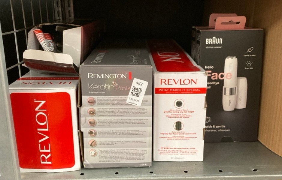 Lot 482  
            Edinburgh SR34 - Delivery Only 

                
QUANTITY OF HEALTH & BEAUTY ITEMS TO INCLUDE 22/25/32/38MM ADJUSTABLE WAVE CURLIN...