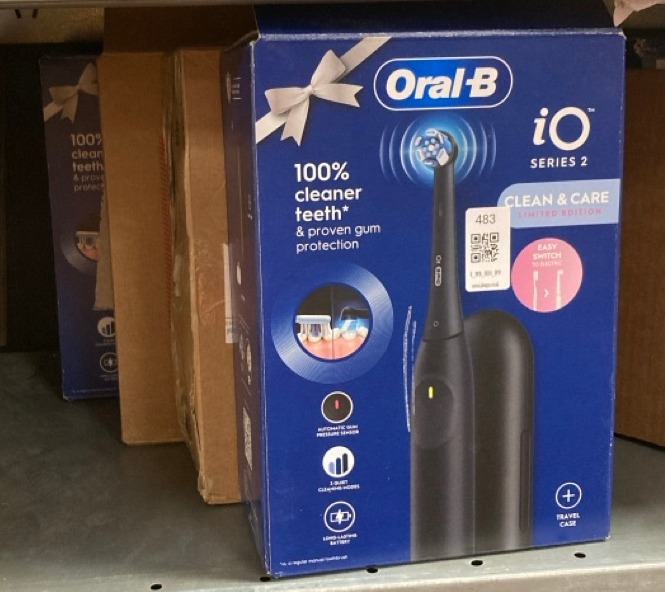 Lot 483  
            Edinburgh SR34 - Delivery Only 

                
QUANTITY OF HEALTH & BEAUTY ITEMS TO INCLUDE ORAL-B IO2 ELECTRIC TOOTHBRUSH, TOOT...