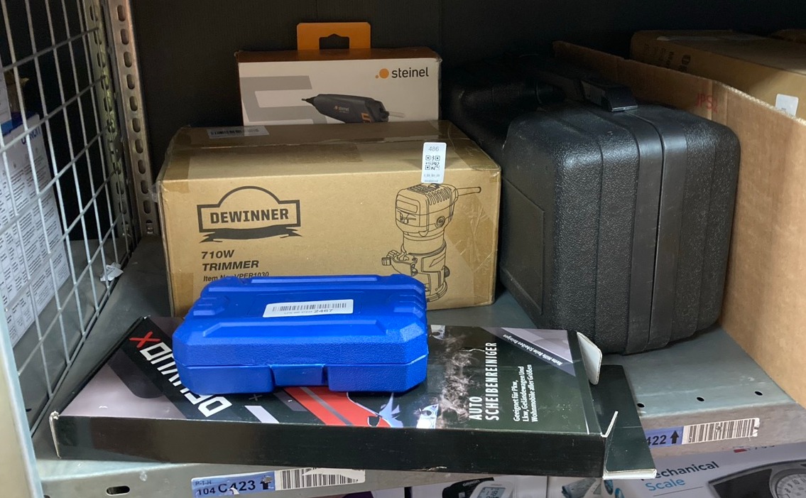 Lot 486  
            Edinburgh SR34 - Delivery Only 

                
QUANTITY OF TOOLS & HOME IMPROVEMENT ITEMS TO INCLUDE STEINEL MOBILEGLUE 5011 COR...