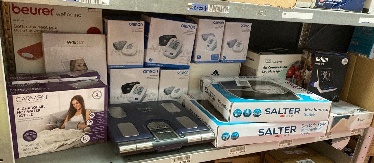 Lot 488  
            Edinburgh SR34 - Delivery Only 

                
QUANTITY OF HEALTH & BEAUTY ITEMS TO INCLUDE CARMEN RECHARGEABLE HOT WATER BOTTLE...