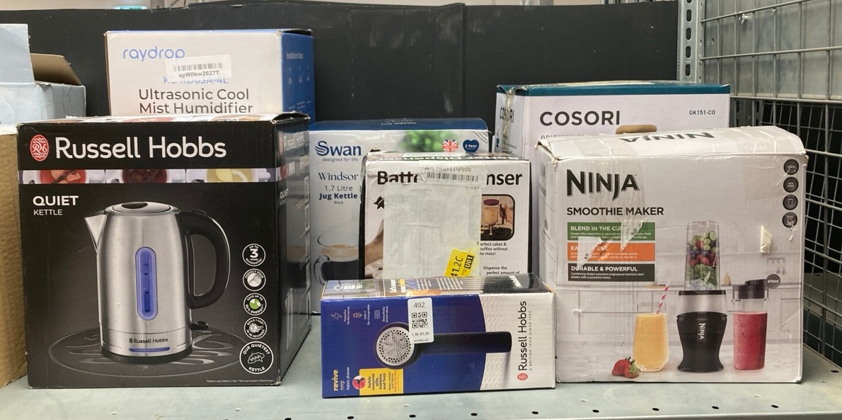 Lot 492  
            Edinburgh SR34 - Delivery Only 

                
QUANTITY OF KITCHEN & APPLIANCES ITEMS TO INCLUDE RUSSELL HOBBS REVIVE 27660-56 E...