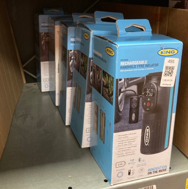 Lot 495  
            Edinburgh SR34 - Delivery Only 

                
QUANTITY OF VEHICLES ACCESSORIES ITEMS TO INCLUDE 5 X RING TYREINFLATE GO 2 CORDL...