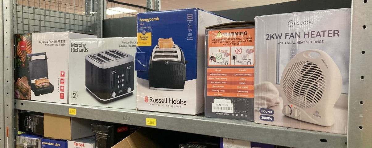 Lot 502  
            Edinburgh SR34 - Delivery Only 

                
QUANTITY OF KITCHEN & APPLIANCES ITEMS TO INCLUDE RUSSELL HOBBS HONEYCOMB 4 SLICE...
