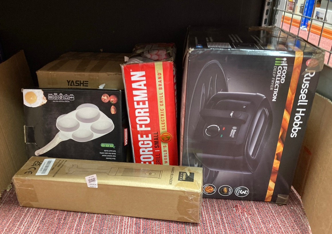 Lot 516  
            Edinburgh SR34 - Delivery Only 

                
QUANTITY OF KITCHEN & APPLIANCES ITEMS TO INCLUDE SENSIO HOME HAND BLENDER COOL G...