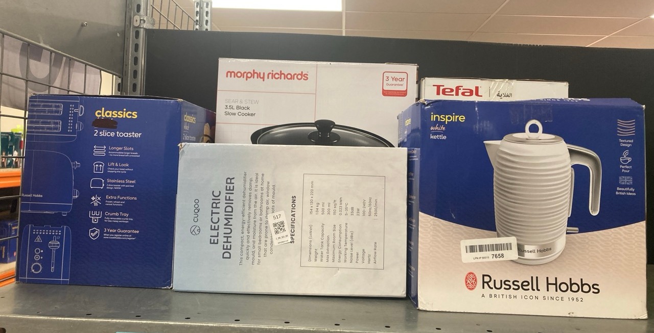 Lot 517  
            Edinburgh SR34 - Delivery Only 

                
QUANTITY OF KITCHEN & APPLIANCES ITEMS TO INCLUDE RUSSELL HOBBS INSPIRE ELECTRIC ...