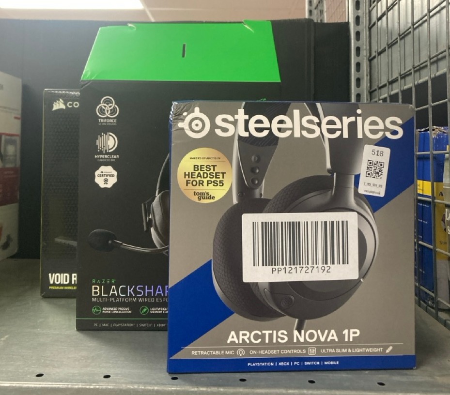 Lot 518  
            Edinburgh SR34 - Delivery Only 

                
QUANTITY OF TECH & GAMING ITEMS TO INCLUDE STEELSERIES ARCTIS NOVA 1P FOR PLAYSTA...