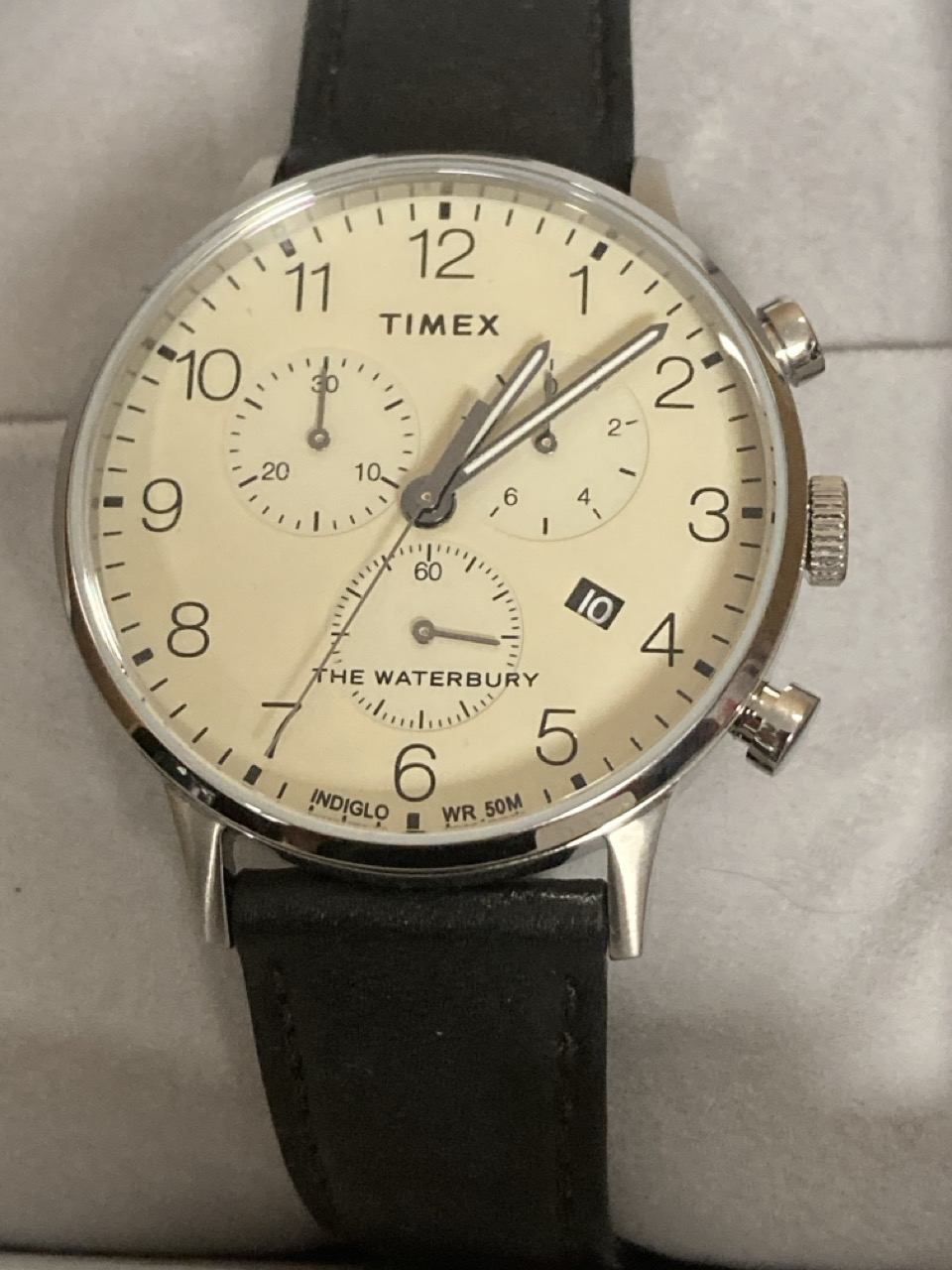 Lot 527  
            Edinburgh SR34 - Delivery Only 

                
TIMEX MEN'S WATERBURY 40MM WATCH BLACK LEATHER STRAP: LOCATION - G