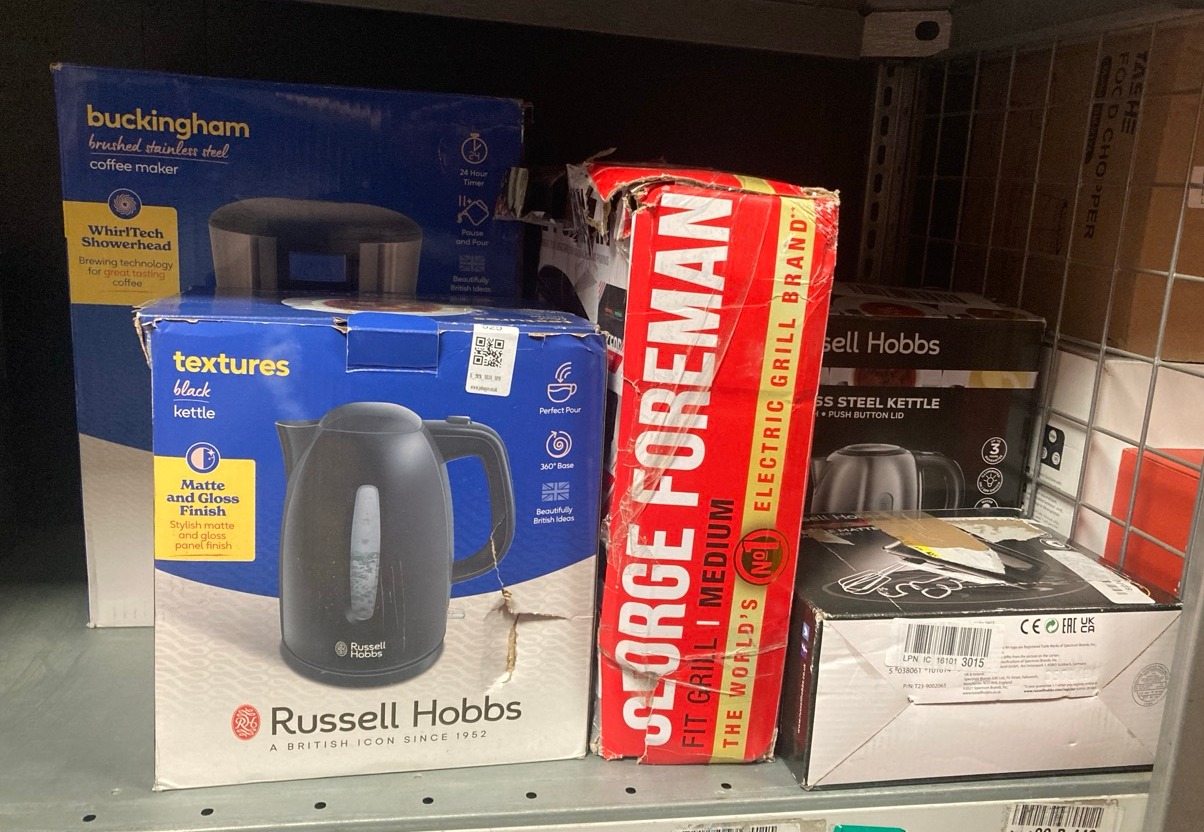 Lot 529  
            Edinburgh SR34 - Delivery Only 

                
QUANTITY OF KITCHEN & APPLIANCES ITEMS TO INCLUDE RUSSELL HOBBS TEXTURES ELECTRIC...