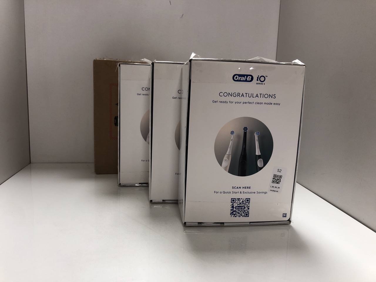 Lot 52  
            Edinburgh SR34 - Delivery Only 

                
QUANTITY OF HEALTH & BEAUTY ITEMS TO INCLUDE ORAL-B SERIES 2: LOCATION - A