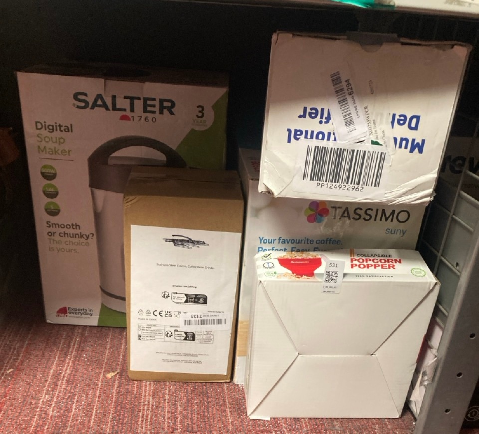 Lot 531  
            Edinburgh SR34 - Delivery Only 

                
QUANTITY OF KITCHEN & APPLIANCES ITEMS TO INCLUDE SALTER EK5118V2 DIGITAL SOUP MA...