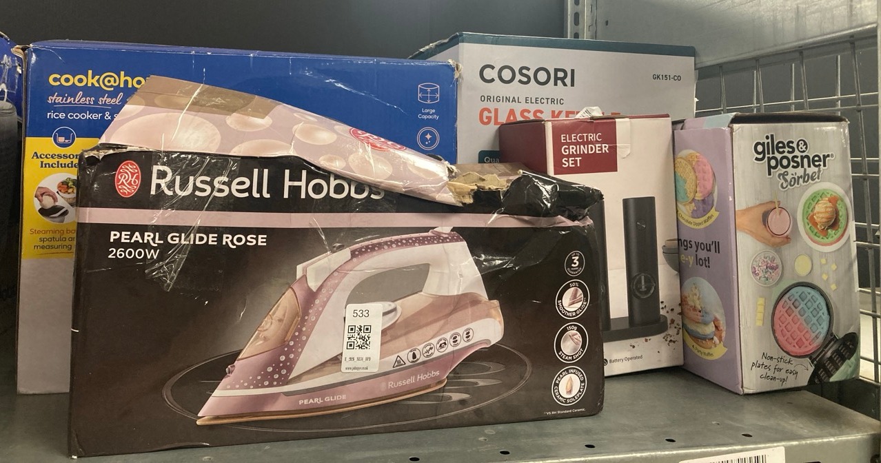 Lot 533  
            Edinburgh SR34 - Delivery Only 

                
QUANTITY OF KITCHEN & APPLIANCES ITEMS TO INCLUDE RUSSELL HOBBS PEARL GLIDE STEAM...