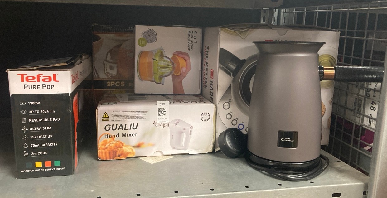 Lot 536  
            Edinburgh SR34 - Delivery Only 

                
QUANTITY OF KITCHEN & APPLIANCES ITEMS TO INCLUDE TEFAL PURE POP SLIM HANDHELD CL...