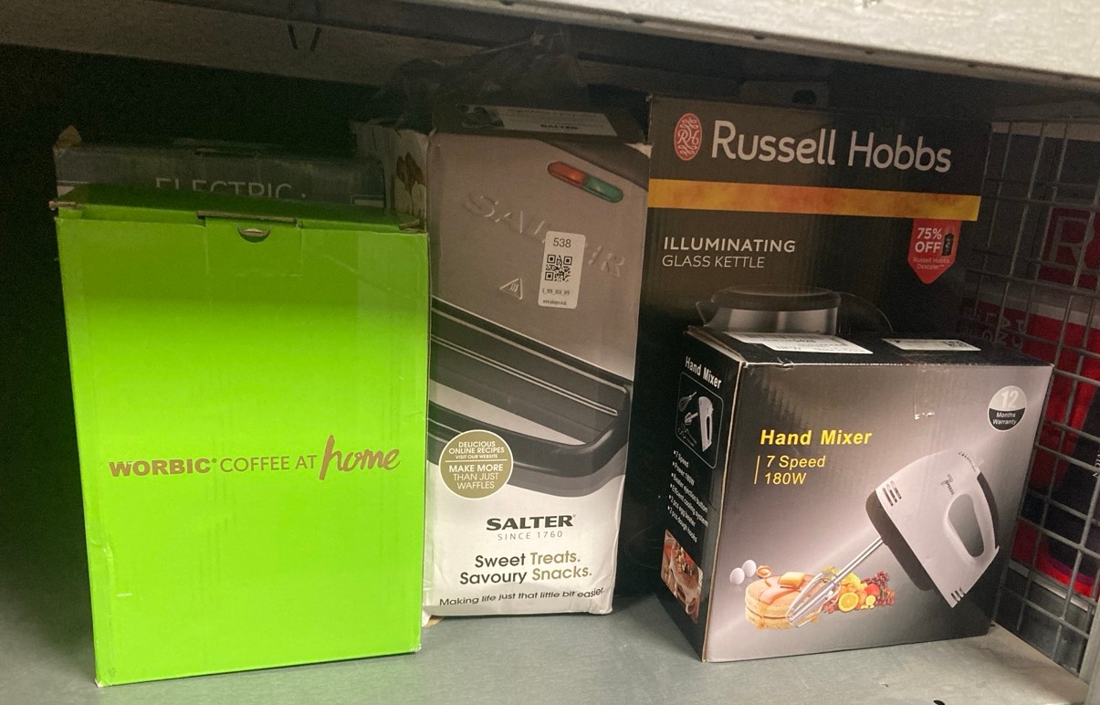 Lot 538  
            Edinburgh SR34 - Delivery Only 

                
QUANTITY OF KITCHEN & APPLIANCES ITEMS TO INCLUDE SALTER DOUBLE WAFFLE MAKER – NO...