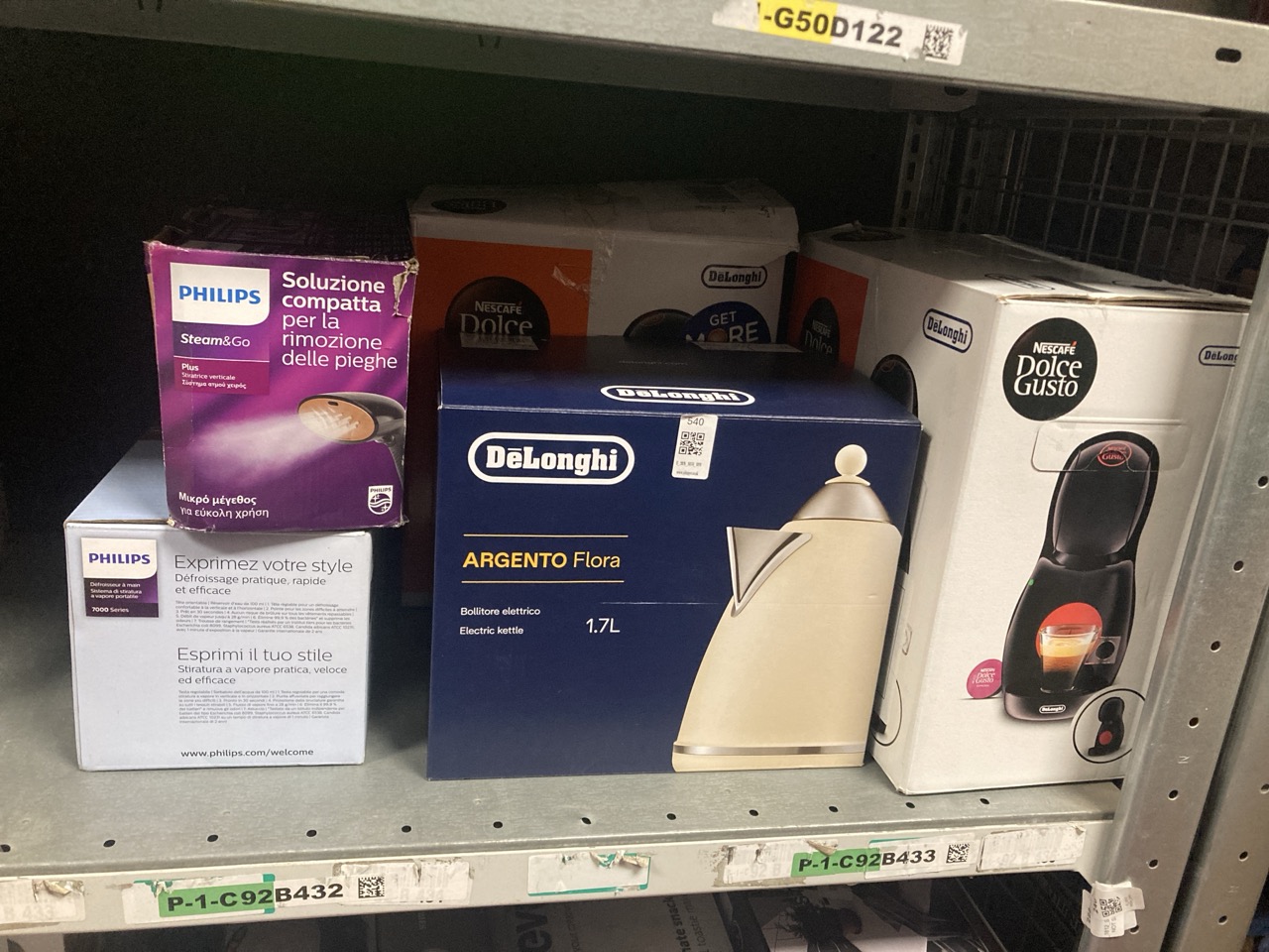 Lot 540  
            Edinburgh SR34 - Delivery Only 

                
QUANTITY OF KITCHEN & APPLIANCES ITEMS TO INCLUDE DE'LONGHI ARGENTO FLORA KBX3016...