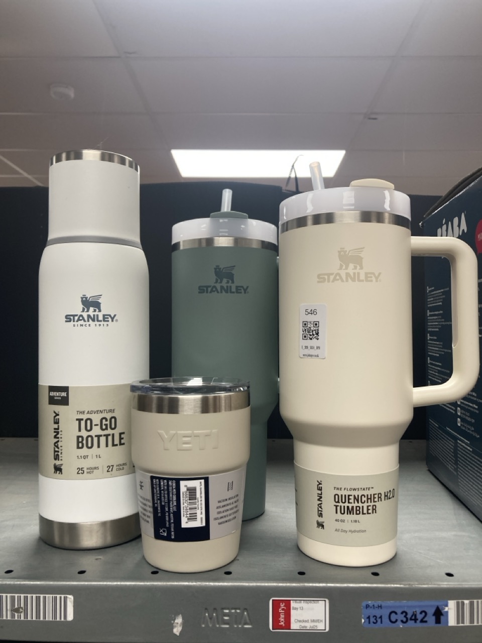 Lot 546  
            Edinburgh SR34 - Delivery Only 

                
QUANTITY OF SPORTS & EXERCISE ITEMS TO INCLUDE STANLEY QUENCHER H2.0 FLOWSTATE TU...