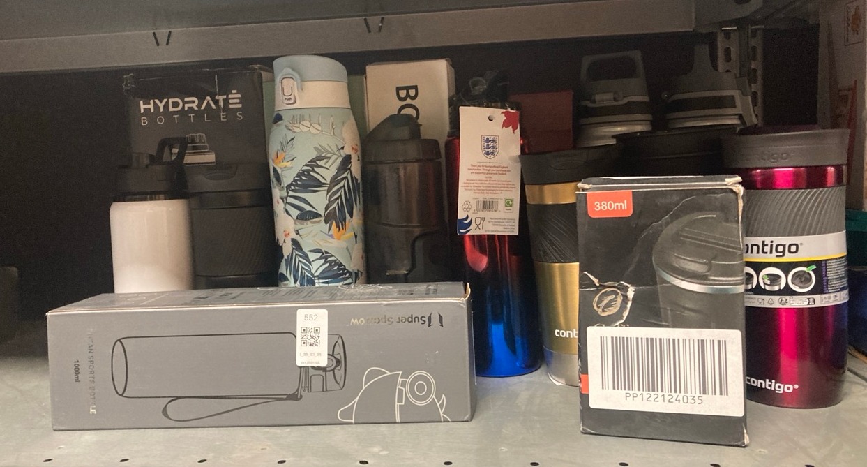 Lot 552  
            Edinburgh SR34 - Delivery Only 

                
QUANTITY OF SPORTS & EXERCISE ITEMS TO INCLUDE SUPER SPARROW SPORTS WATER BOTTLE ...