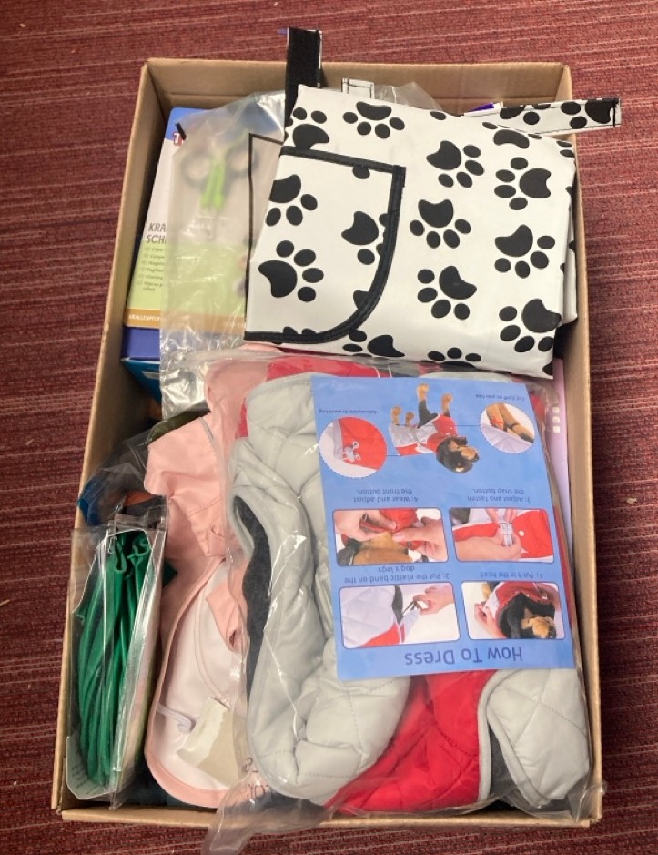 Lot 556  
            Edinburgh SR34 - Delivery Only 

                
QUANTITY OF PET PRODUCTS ITEMS TO INCLUDE DOG COAT DOGS WINTER COAT FLEECE LINED,...