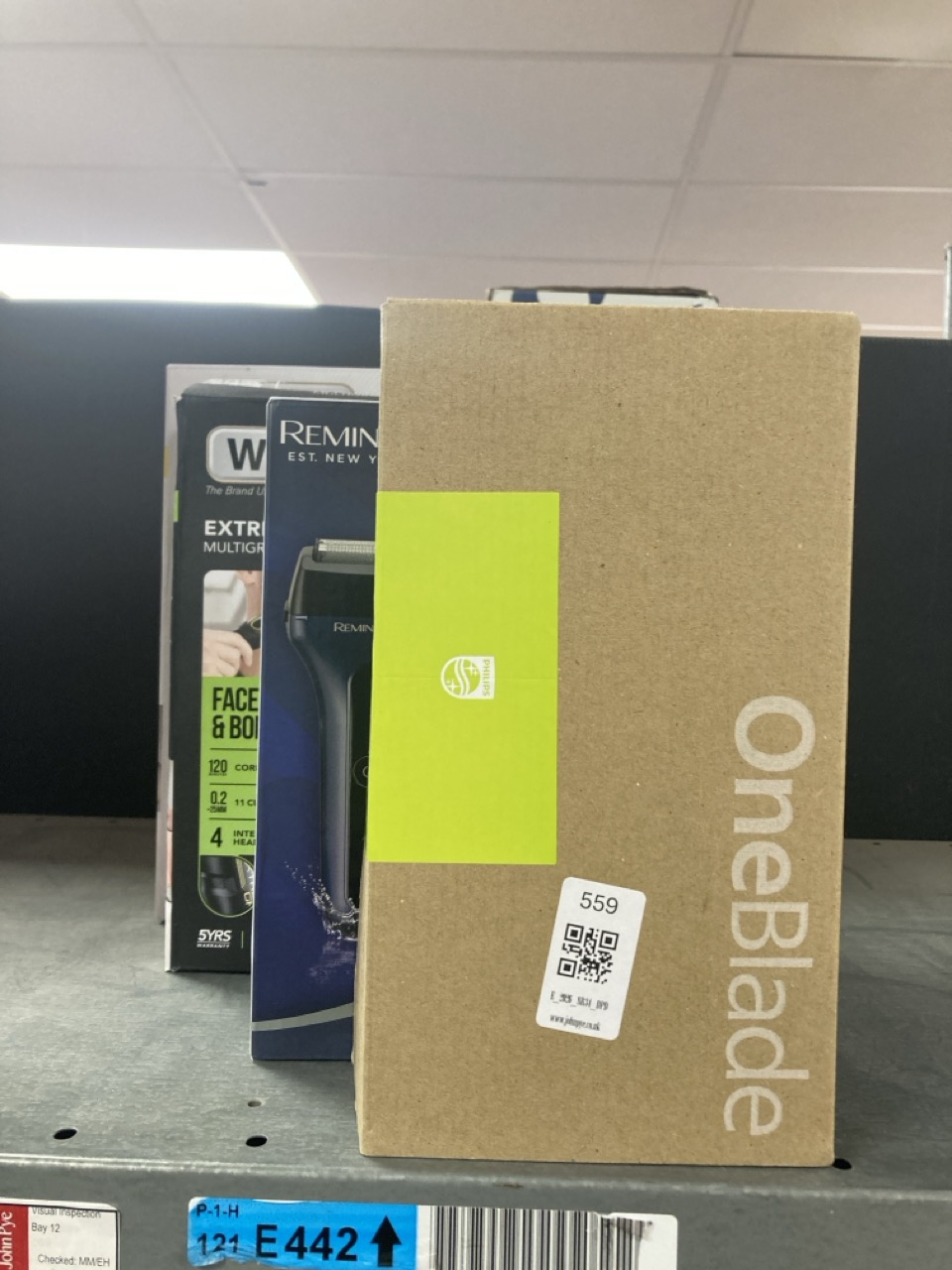 Lot 559  
            Edinburgh SR34 - Delivery Only 

                
QUANTITY OF HEALTH & BEAUTY ITEMS TO INCLUDE PHILIPS ONEBLADE PRO 360 AUTHENTIC F...