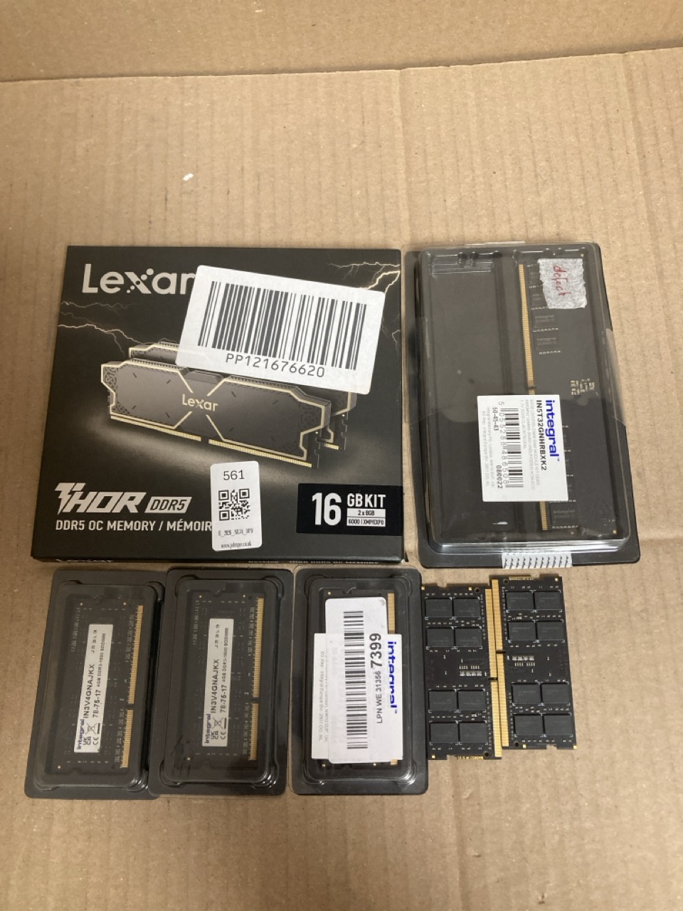 Lot 561  
            Edinburgh SR34 - Delivery Only 

                
QUANTITY OF TECH & GAMING ITEMS TO INCLUDE LEXAR THOR OC DDR5 RAM 16GB  (2X8GB) 6...
