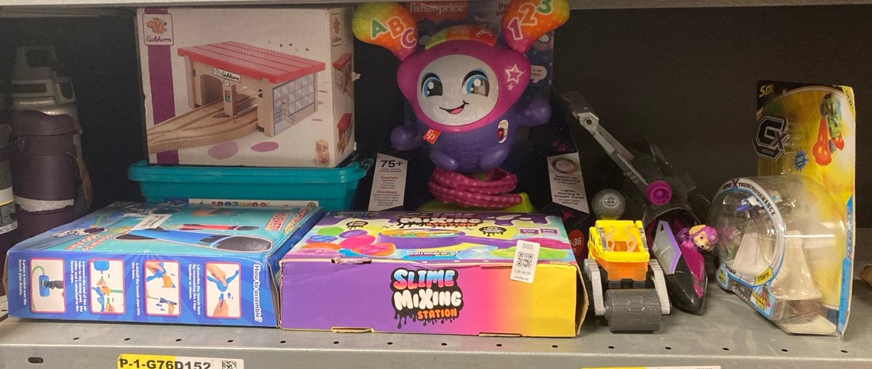 Lot 565  
            Edinburgh SR34 - Delivery Only 

                
QUANTITY OF TOYS & GAMES ITEMS TO INCLUDE EICHHORN RAIL 100006502 LOCOMOTIVE SHED...